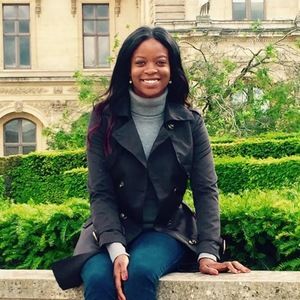 Meet your Posher, Lola